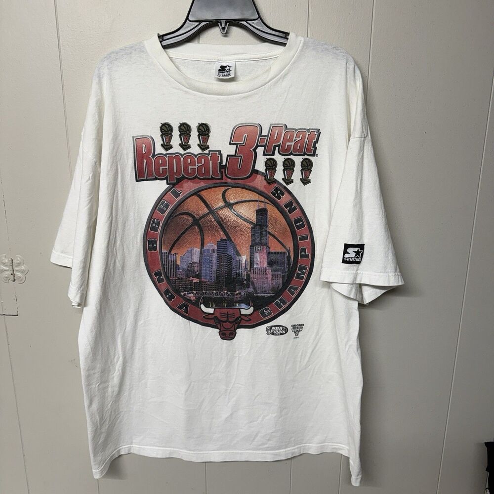 VTG 98 STARTER CHICAGO BULLS REPEAT 3-PEAT NBA CHAMPIONS T-SHIRT USA  XL GUC*